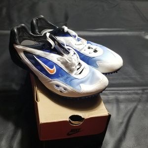 Track shoes